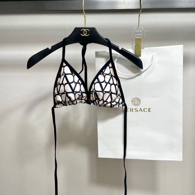New bikini from Valentino, fashionable and trendy, suitable for a variety of sce