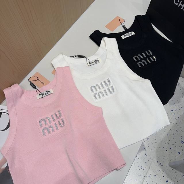 Miumiu vest, wear it alone with a jacket, super hot One size