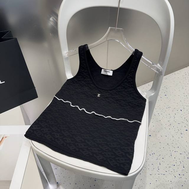 Chanel small vest, wear it alone with a jacket, super hot One size