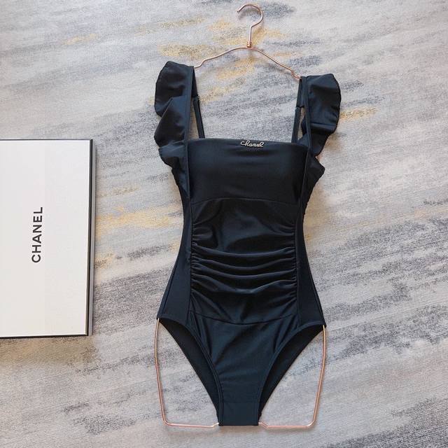 Chanel swimsuit, a must-have for fashionistas! The real thing is super beautiful