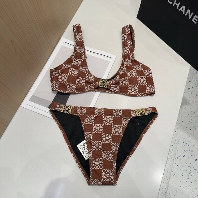 Loewe swimsuit, a must-have for fashionistas. Super figure-flattering! Sml