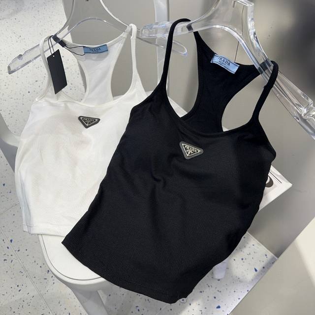 Prada top vest Basic simple classic versatile fashionable advanced One size