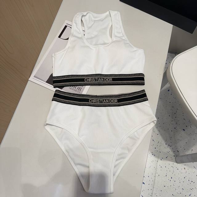 Dior swimsuit, the real thing is so beautiful! It can't be photographed to show