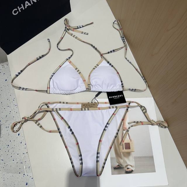Burberry swimsuit, a must-have for fashionistas. Super figure-flattering! Sml