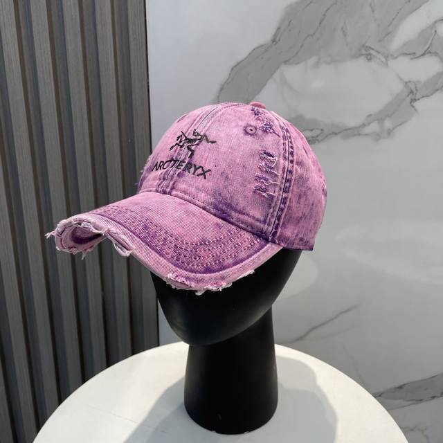 Arc'teryx Spring New Baseball Cap This cap is so pretty! The hole design adds a