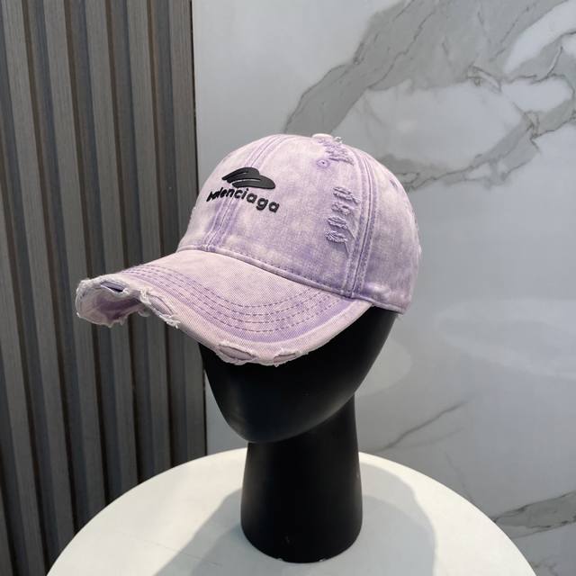 Balenciaga Spring New Baseball Cap This cap is so pretty! The ripped design adds