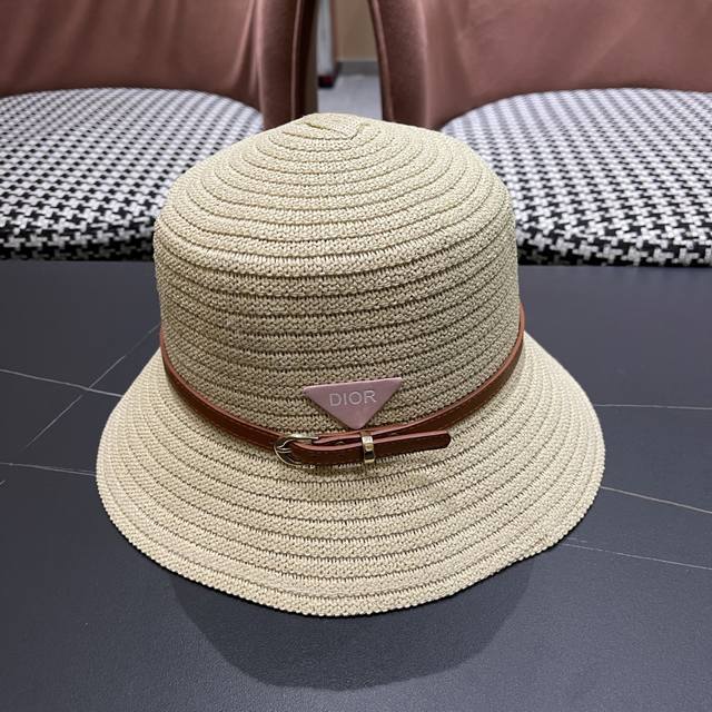 Dior's new bucket straw hat basin hat beach style, simple and generous, the new