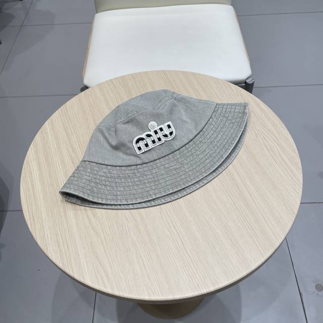 Miumiu Miu Miu girl's daily bucket hat A very versatile bucket hat, classic embr