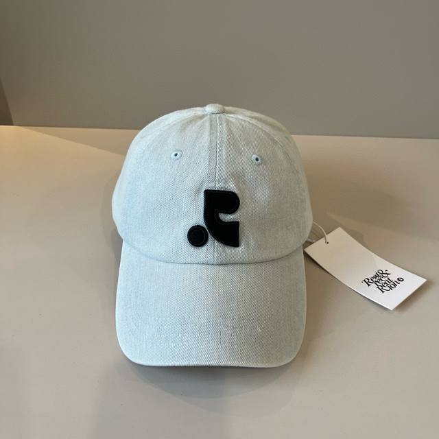 New product from the official website of the trendy brand, baseball cap, origina