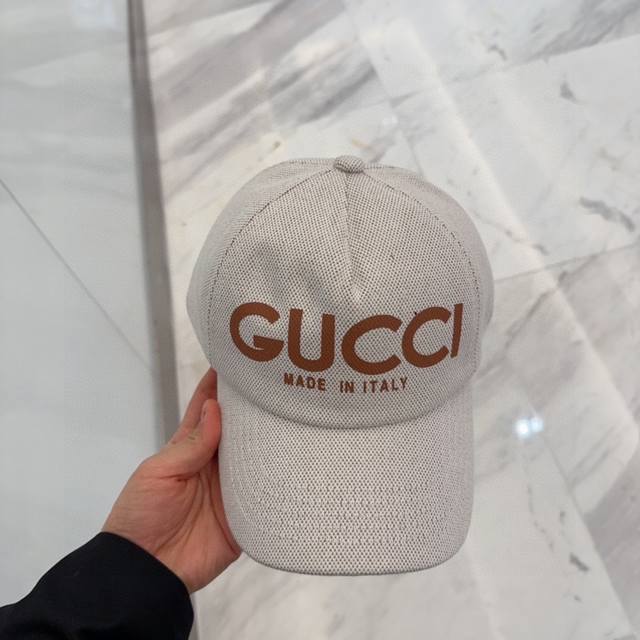 Gucci 2025 new simple baseball cap, very trendy! Casual sports style, classic pr