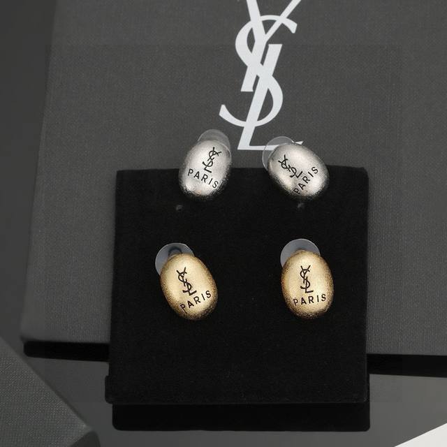 YSL earrings are classic, luxurious, fashionable and versatile, just like a cock