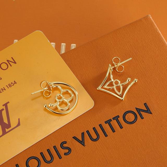 Beautiful Lv Louis Vuitton earrings are elegant, intellectual, classy and versat