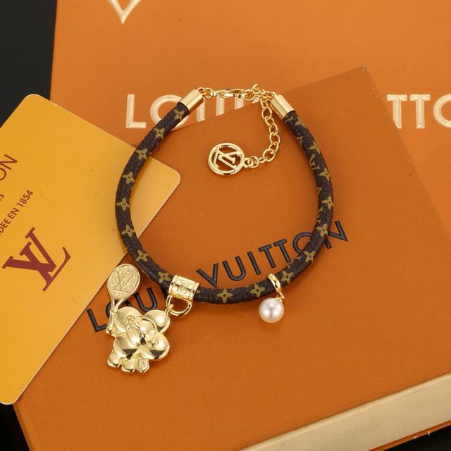 The Lv Circle reversible bracelet for men and women features the iconic monogram