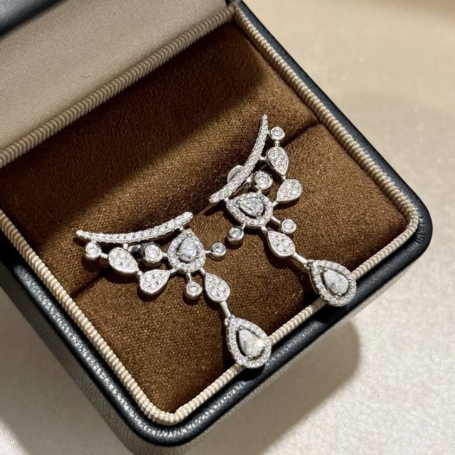 A5585 Chaumet Coronation Love series water drop tassel earrings, noble and elega