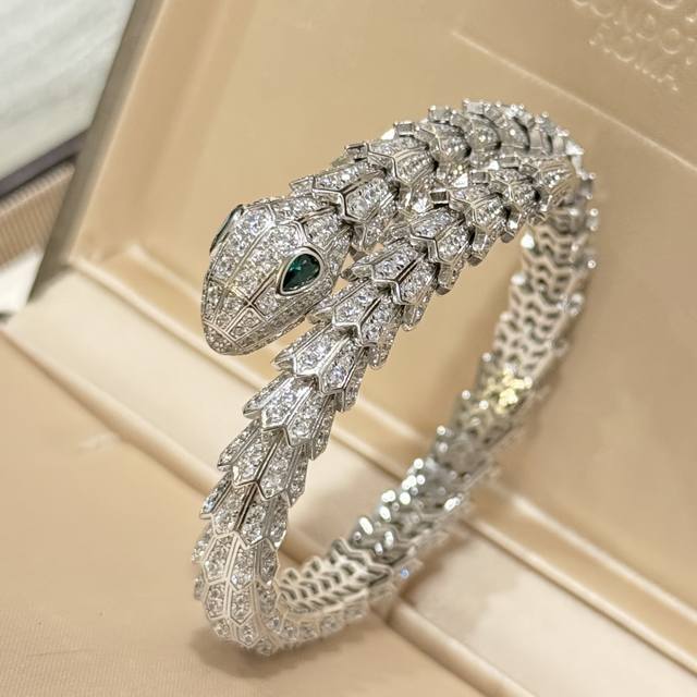 A6307 Bv Luxury Emerald Thorn Snake Bracelet Arrived to Create Fashionable High-