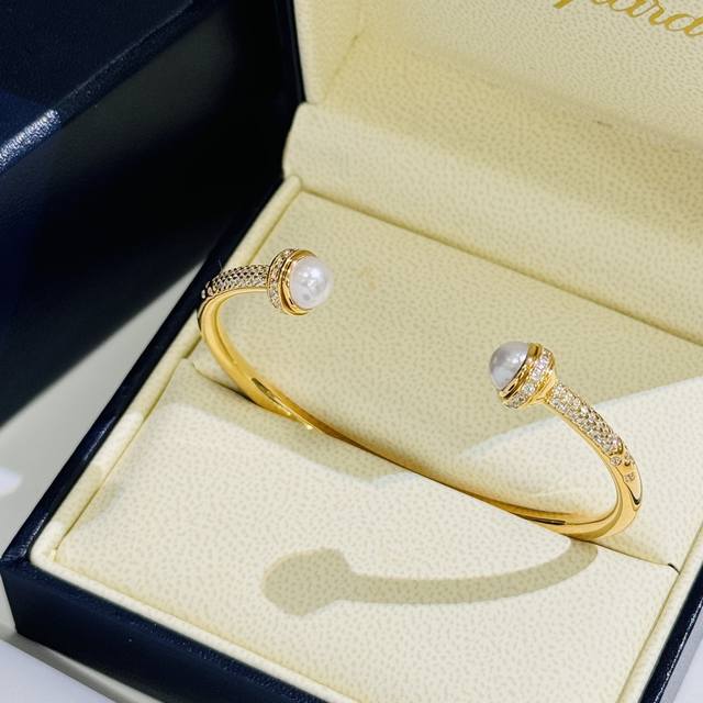 A4088 Piaget's popular and fashionable new white mother-of-pearl rotating bracel