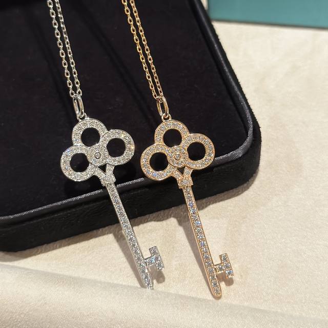 C432 Tiff This year's new large key necklace is the most popular counter-sale ke