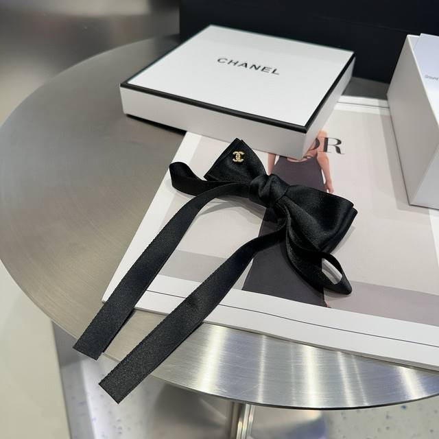 with box Chanel's latest spring hairpin, super beautiful! Very ladylike, a must-