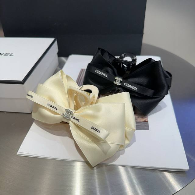 with packaging box Chanel's latest popular small fragrance grab clip, super beau