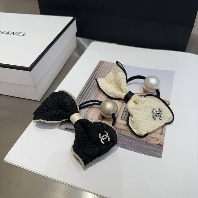 with packaging box Chanel's latest small hair band is particularly beautiful! Si