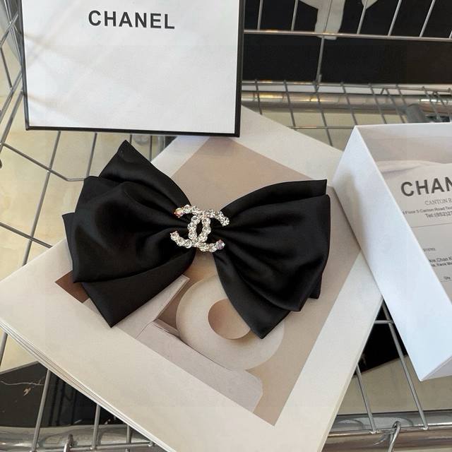 with packaging box Chanel's latest spring-top clip, super beautiful! Very ladyli
