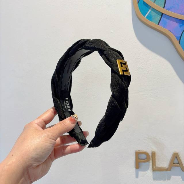 with packaging Fendi Fendi's hottest new headband, retro headband, simple and ve