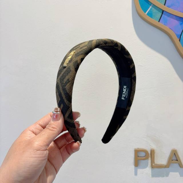 with packaging Fendi Fendi's hottest new headband, retro headband, simple and ve