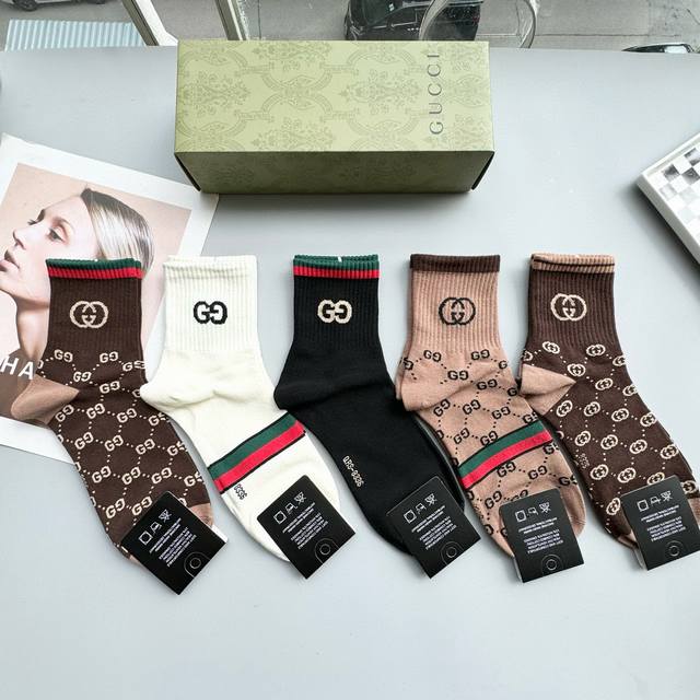 Delivery packaging: 5 pairs of Gucci new men's and women's mid-tube socks, new p