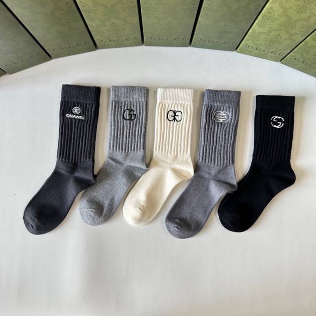 Special counter packaging Gucci new cashmere mid-length stacked socks! Five pair