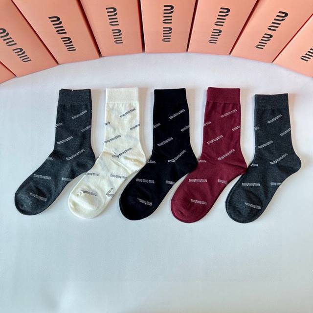 Special counter packaging Miumiu new mid-length stacked socks! Five pairs in a b