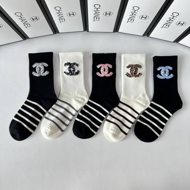 Special counter packaging Chanel's new mid-length stacked socks! Five pairs in a