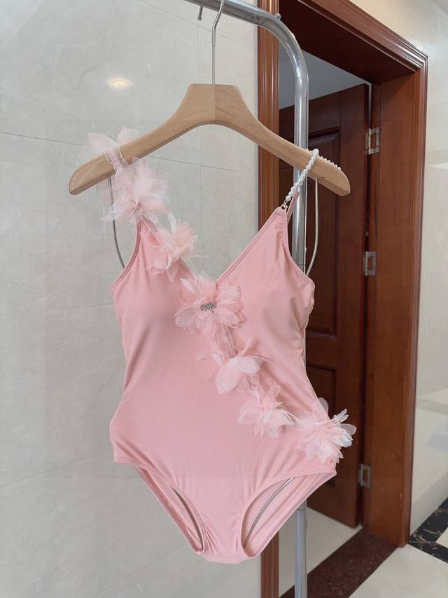High version Miumiu swimsuit, a must-have for fashion trendsetters! The real thi