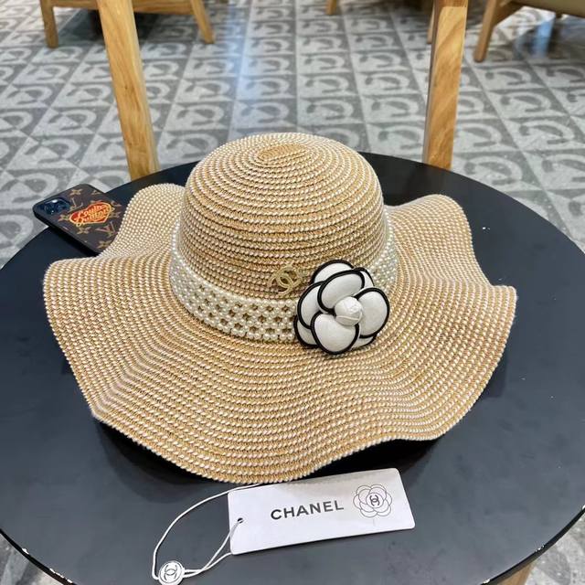 Chanel Chanel 2025 new style small Chanel style straw woven holiday style basin