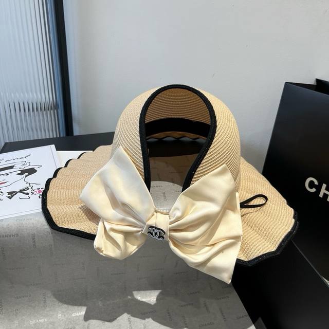 Chanel wavy edge hollow top straw hat, head circumference 57Cm