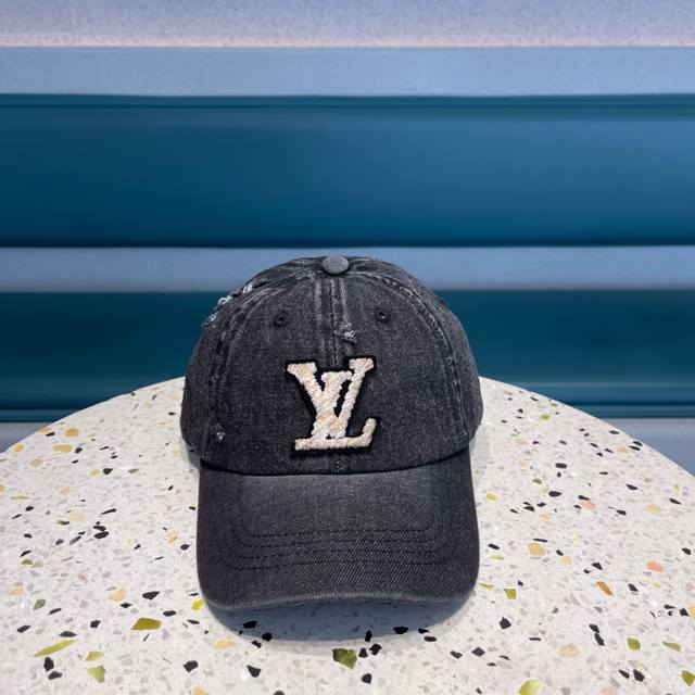Lv Louis Vuitton new counter synchronized denim washed embroidered baseball cap