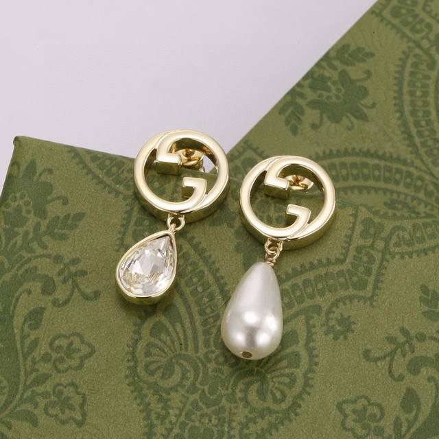 Gucci necklace is high-end and beautiful. Because it is a limited edition, you c
