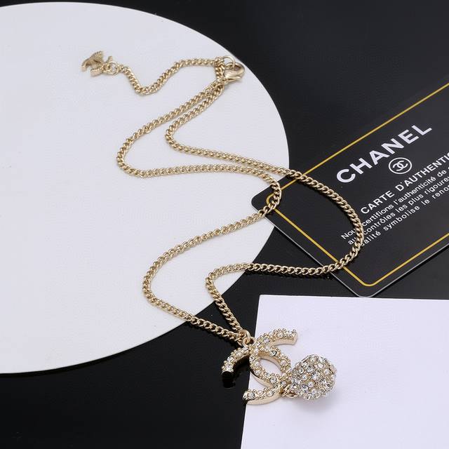 Chanel necklace, high-end quality, same material as the counter, exquisite workm
