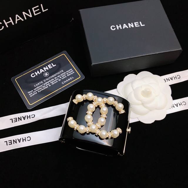 New transparent resin bracelet shipped Chanel hot-selling transparent resin wide
