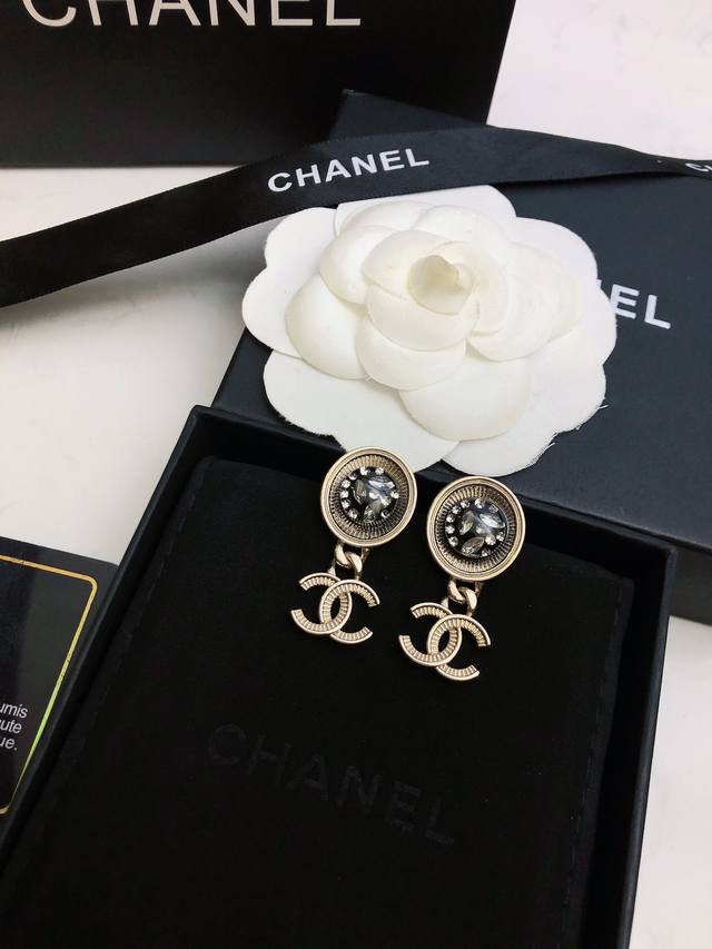Chanel acrylic earrings Chanel new Swarovski crystal square diamond earrings are