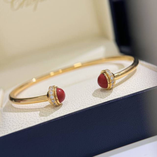 C580So Nice Hot New Earl New Year Red Agate Rotating Bracelet The bracelet is ma
