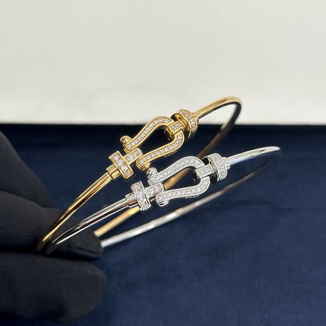 S0041 Fred diamond horseshoe buckle bracelet Fred is a relatively low-key but ve