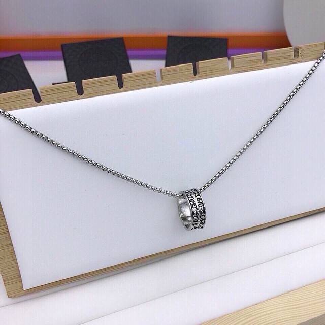 Original box packaging Chrome Hearts ring necklace. Fashionable ring necklace. H