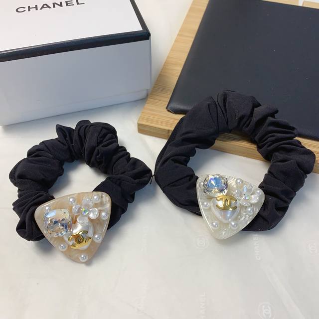 Chanel Xiaoxiang Chanel rubber band acetate pearl Logo rubber band hair ring lar