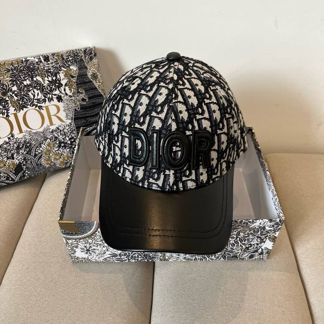 Dior's new simple baseball cap, new model shipped, big brand style is super easy