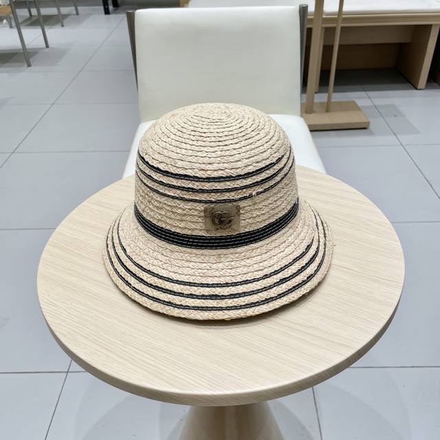 Gucci's new Gucci This year's most popular patchwork low-key straw hat is simple