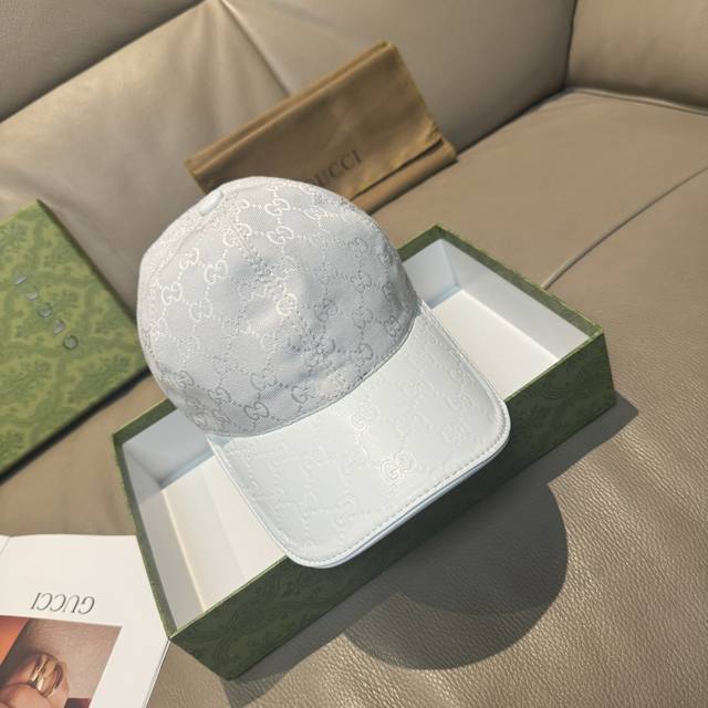 with box bag, Gucci classic original baseball cap, small double G cowhide stitch
