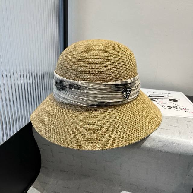 Chanel new straw hat, head circumference 57Cm
