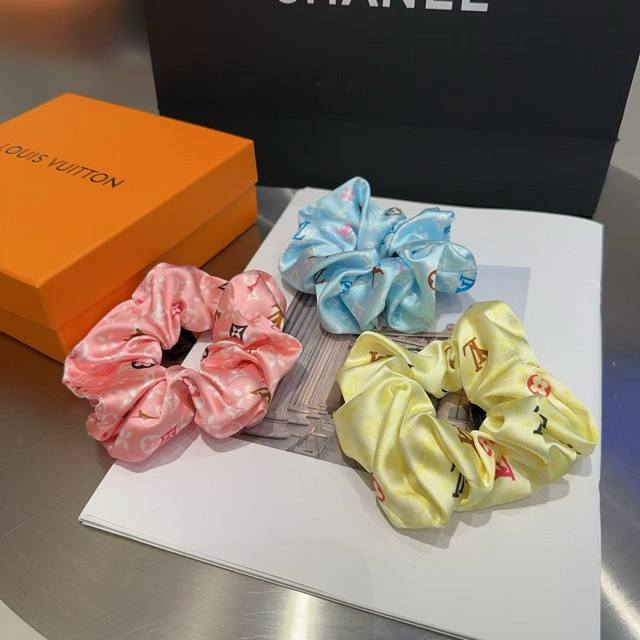 with packaging box Louis Vuitton's new hair band, fresh and simple for summer! S