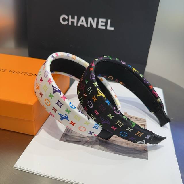 with packaging box Louis Vuitton Louis Vuitton's new colorful headband, simple a
