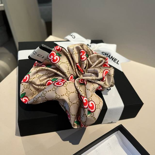 Gucci hair band